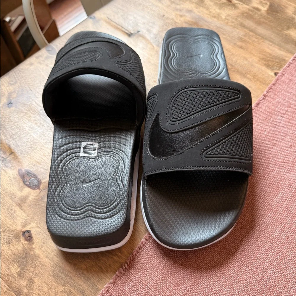 Nike Men's Black and White Air Slide Sandals - Picture 3 of 6